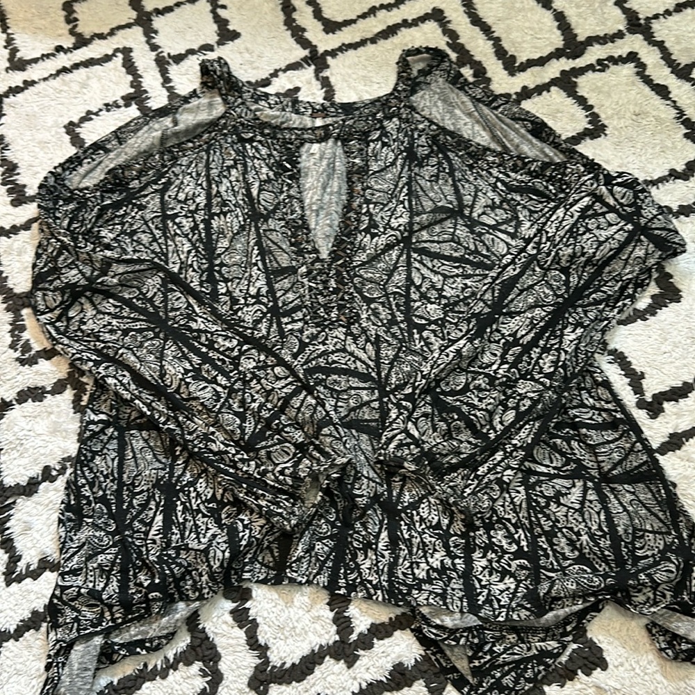 After People Cutout Shoulder Top